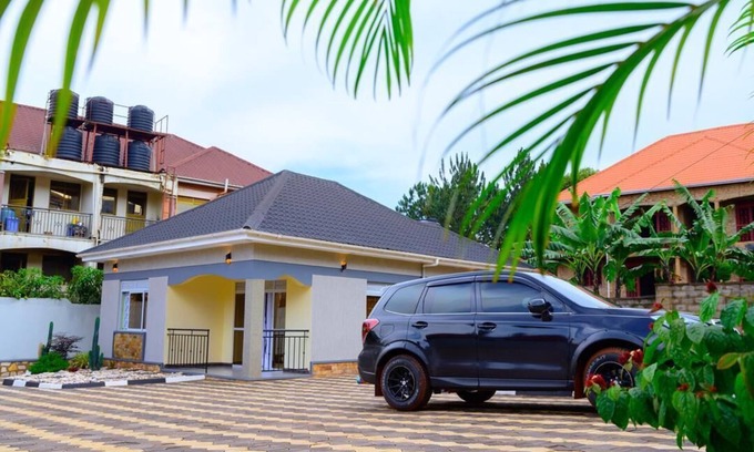 Entebbe Casa | Cozy standalone bungalow for a retreat, party and a home. Secure & Pet-Friendly!