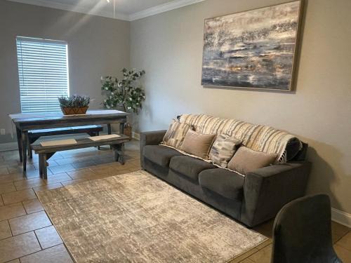 Sunshine Apartamento | Cozy Stay Near Dow, Golf, & LSU