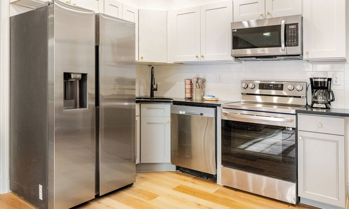 West Poplar Apartamento | Cozy Stay near Fishtown & City Center
