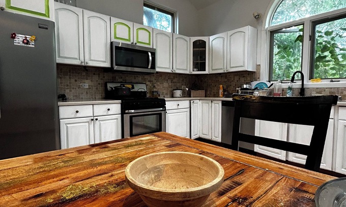 Dunning Casa | Cozy Stay with Private Room & Bathroom, Breakfast and Airport Pickup Near O'Hare