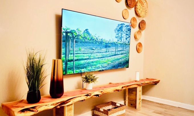 Arcadia Casa | Cozy Stays King Size Bed Full Kitchen Work