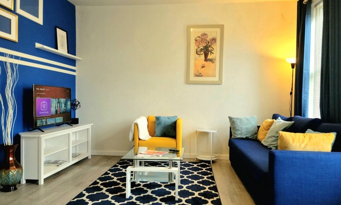 St. Louis Casa | Cozy STL Newport Suite, close to Downtown, Hospitals, Universities, and schools.