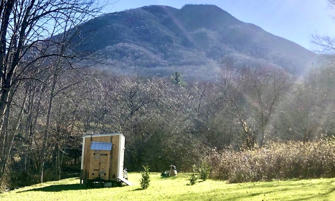 Creston Cabina | Cozy Streamside Tiny Cabin at The Peak