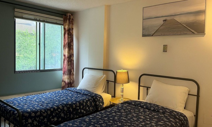 Eau Claire Apartamento | Cozy Studio | 2 Twin Beds, Steps from Bow River