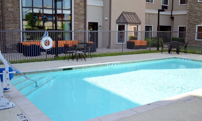 West San Antonio Apartamento | ¡Acogedor estudio frente a SeaWorld! Piscina al aire libre, acceso al gimnasio y más!