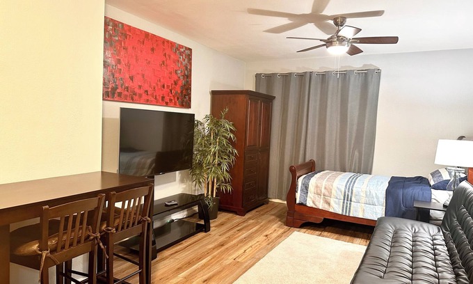 Russian Jack Park Apartamento | Cozy studio apartment near JBER!