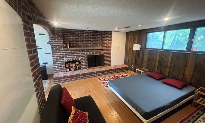 Thornhill Casa | Cozy Studio Basement in a Quiet, Peaceful Neighborhood