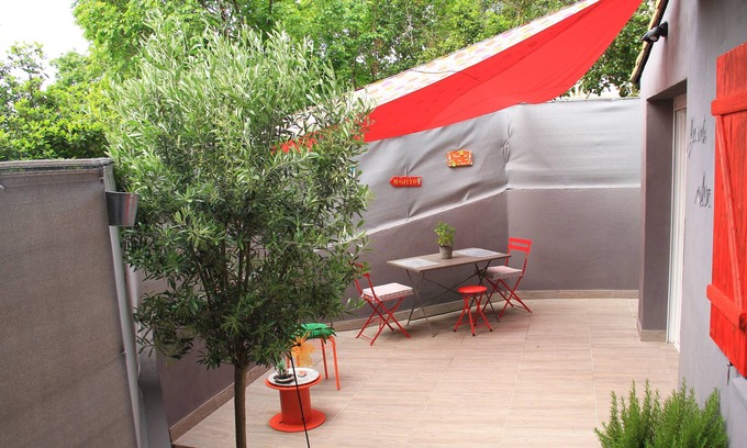 Carnoux-en-Provence Villa | Acogedor estudio, nuevo para 2 personas con terraza privada.