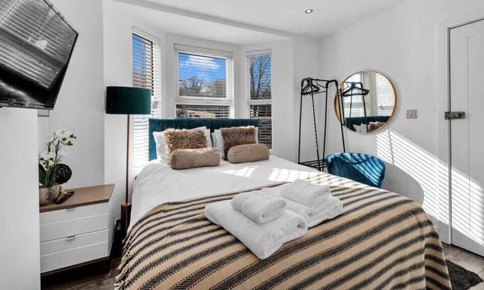 Croham Apartamento | Cozy Studio Gem: Newly Renovated Stylish Space