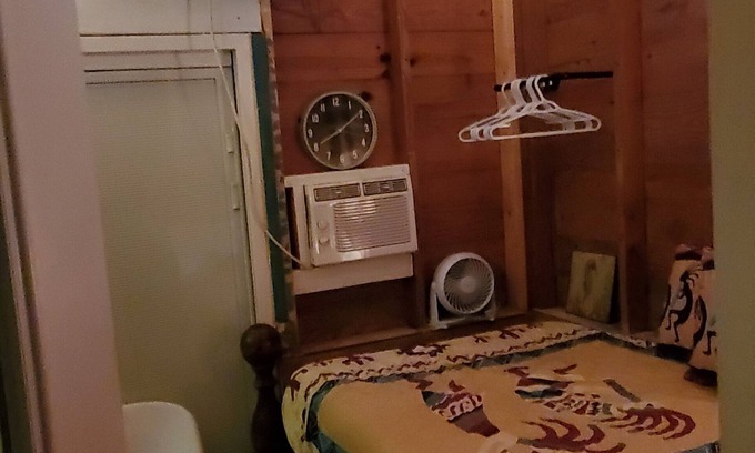 Mobile Apartamento | Cozy Studio Hideaway Has Fast Wi-fi TV Garage Patio
