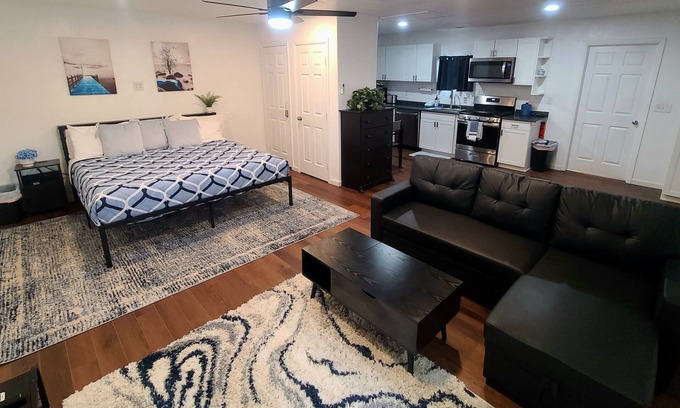 Sugar House Apartamento | Cozy Studio in beautiful SugarHouse, King Bed, WiFi, AC