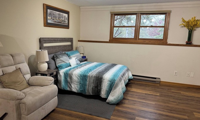 Colonial Pine Hills Apartamento | Cozy studio in delightful Rapid City, 15 minutes from the beautiful Black Hills.