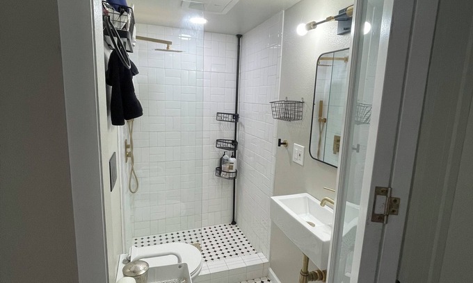 Panorama City Apartamento | Cozy studio in phenomenal Los Angeles with WiFi, AC