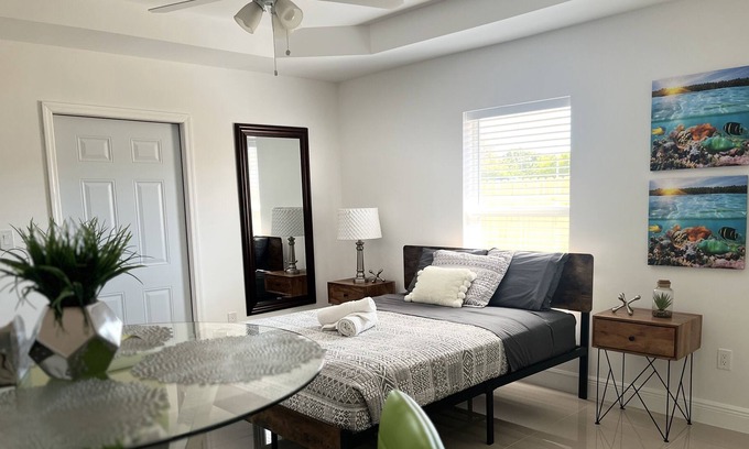 Greenacres Apartamento | cozy studio in the hearth of WPB