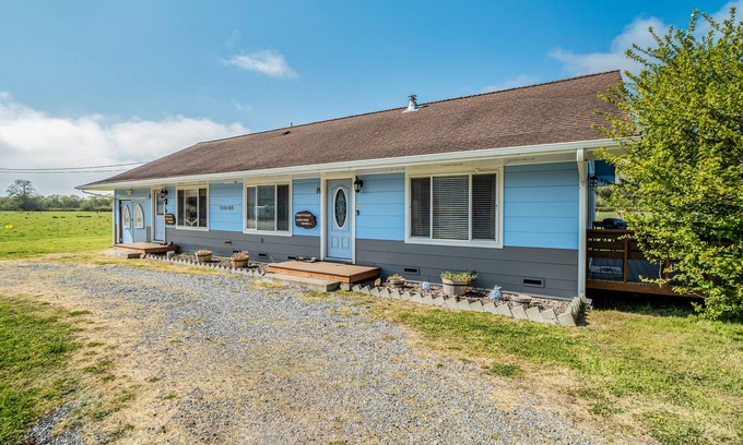 Orick Apartamento | Cozy Studio on a Pasture Near Town & Parks w/ Full Kitchen & Free WiFi