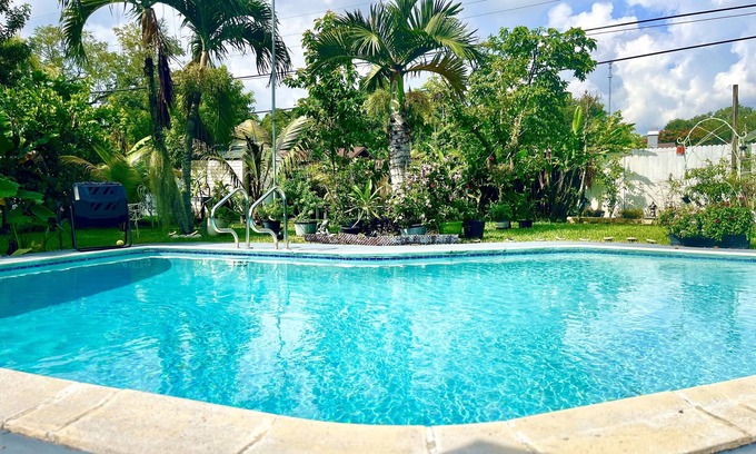 West Park Apartamento | Cozy Studio, Priv. Entrance, pool.