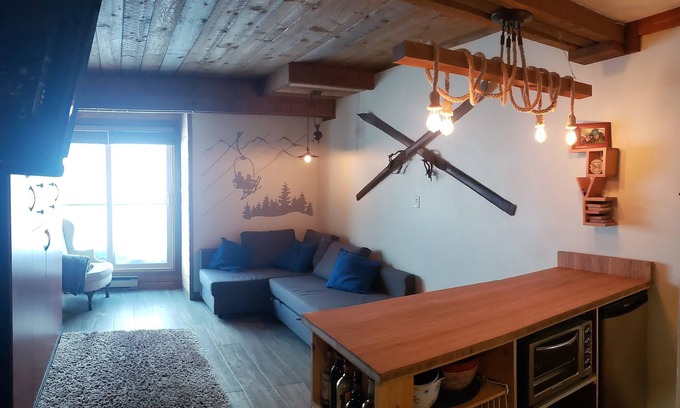 Big White Ski Resort Apartamento | Cozy Bachelor Pad, Ski in - Ski out
