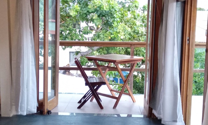 Igrapiuna Apartamento | Cozy studio surrounded by large cashew trees less than 200m from the beach
