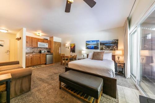 Truckee Casa | Cozy Studio w/Kitchenette and Balcony #212 at Donner Lake Village