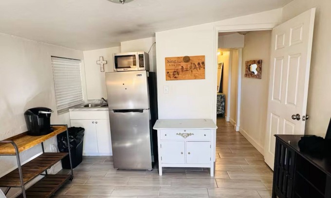 Fort Myers Apartamento | Cozy studio walking distance to downtown Fort Myers