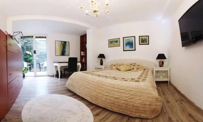 Tuchomerice Apartamento | Cozy Studio with Garden