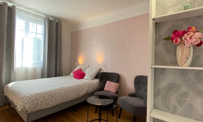 Notre-Dame Apartamento | Cozy studio with a view over the Palace - 5' walk