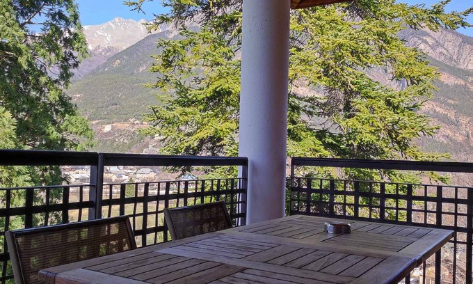 Jausiers Apartamento | Estudio cómodo con piscina, sauna, aparcamiento y admite mascotas en Jausiers