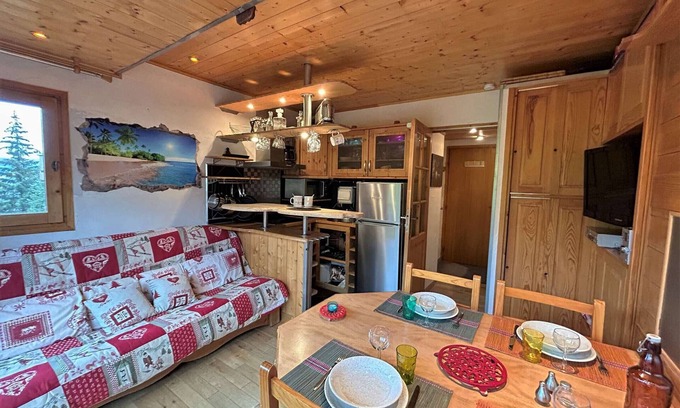 Meribel Centre Apartamento | Estudio acogedor con terraza y piscina, cerca de pistas y servicios en Méribel
