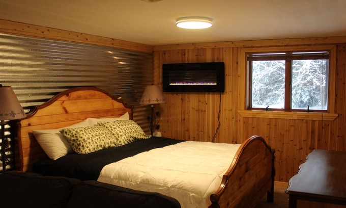 Springfield Apartamento | Cozy studio with WiFi and fitness room in Springfield. Close to Okemo and Magic.