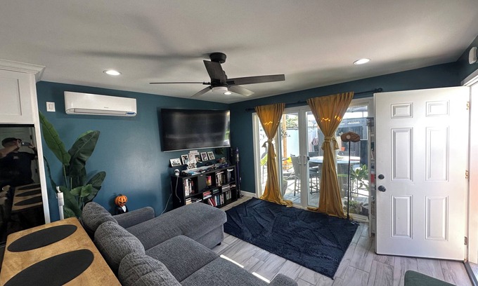 Bellflower Apartamento | Cozy studio with WiFi and AC in nice Bellflower