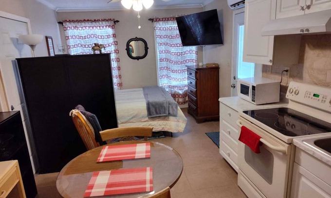 Lakeland Apartamento | Cozy studio with WiFi and AC in peaceful Lakeland