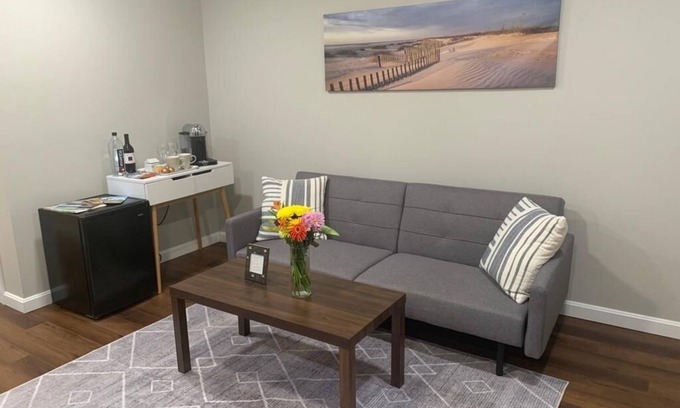 Essex Junction Condominio | Cozy Suite Escape between Burlington & Stowe