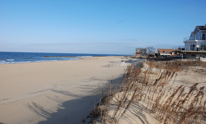 Willoughby Spit Apartamento | Cozy Suite - Pet friendly, Beach Side by RedAwning