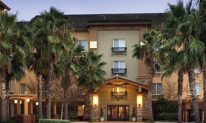 Sacramento Hotel | Cozy Suite w/ Fully Equipped Kitchen & Separate Living Areas