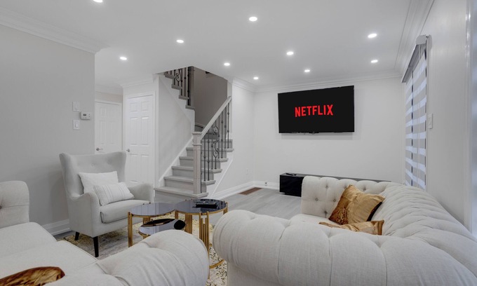 Vaughan Casa | Cozy Suite w/Office & Fast Wi-Fi by Wonderland