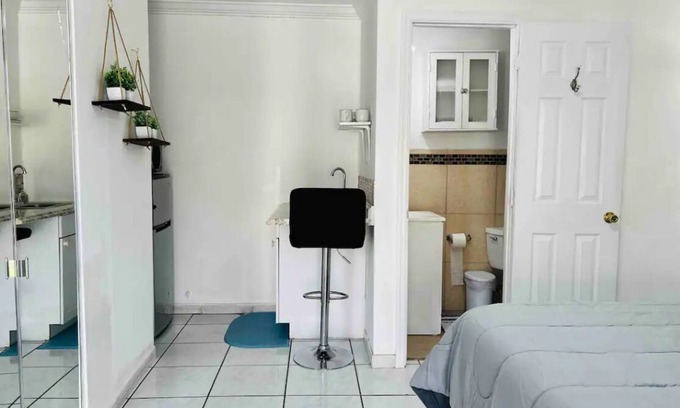 Kendale Lakes Casa | Cozy Suite With Private Entrance Near Dolphin Mall & Airport
