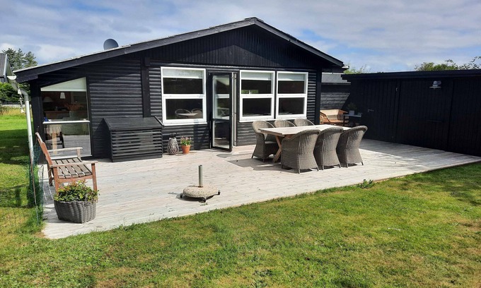 Lonstrup Casa | Cozy summer house in Lønstrup for 5 people.