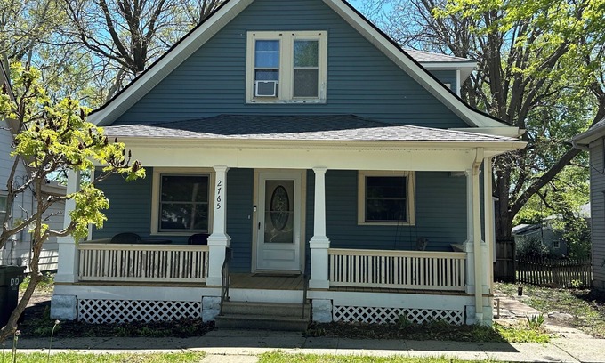 Lincoln Casa | Cozy Sumner St. Suite 3 Bd 2 Ba