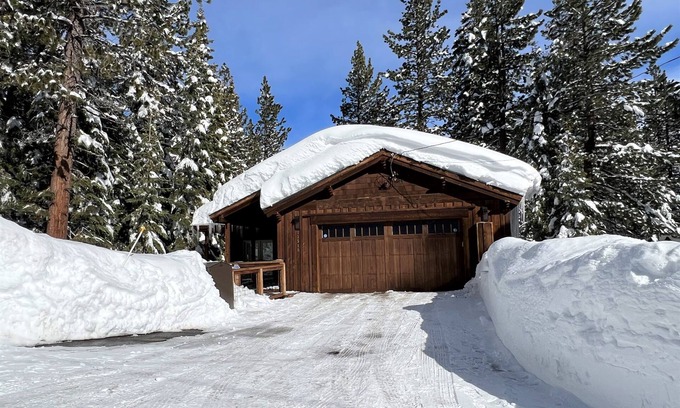 Truckee Casa | ⭐ Impresionante gran casa de lujo Truckee con bañera de hidromasaje y sala de juegos y barbacoa and