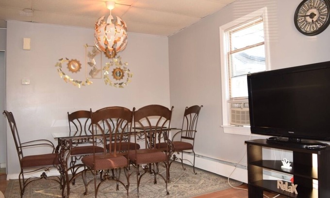 Linden Casa | Cozy three Bedroom Apartment near New York/ EWR