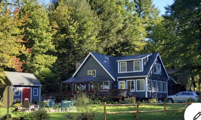 Freedom Cabina | Cozy Three Bedroom Log Cabin