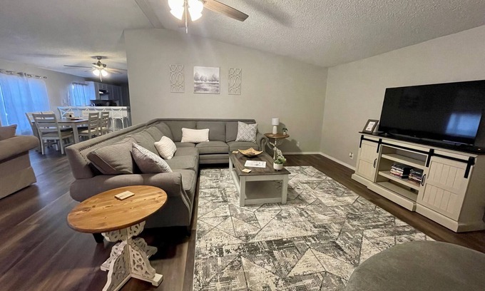 Mead Casa | "Cozy Times" less than 10 minutes from Lake Texoma and Choctaw Casino