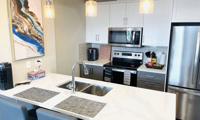 Southeast Calgary Casa | Cozy & Tiny 1 Bedroom suite with dedicated parking