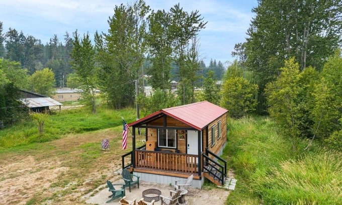 Sandpoint Cabina | Cozy Tiny Home Glamping Experience