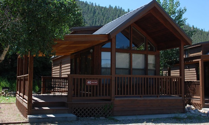 Almont Cabina | Acogedor "Chalet" Cabin estilo en Tres Ríos Resort