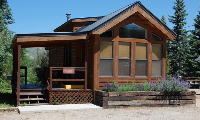 Almont Cabina | Cozy "Tiny Home" style Cabin Perfect for Couples and Families