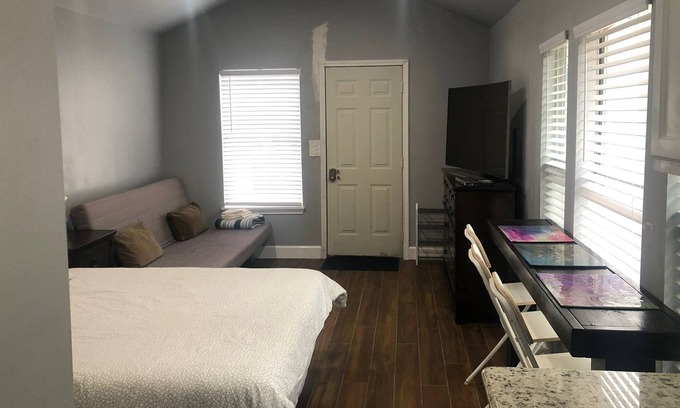 Northwest Los Angeles Heights Apartamento | Cozy Tiny house - 8 mins from Downtown of San Antonio