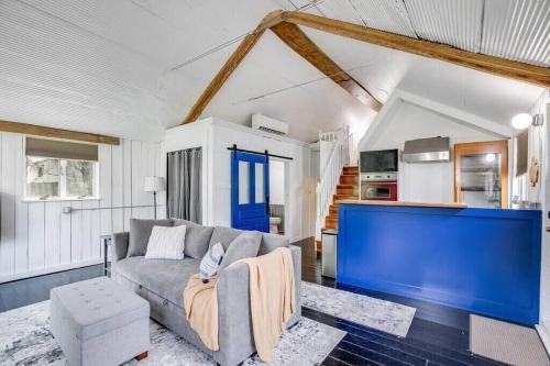 Harters Heights Casa | Cozy Tiny House Bungalow 7 Blocks from Campus
