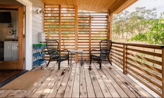 Altaville Otro | cozy tiny house, feed the farm animals, gaze at the stars from the hot tub