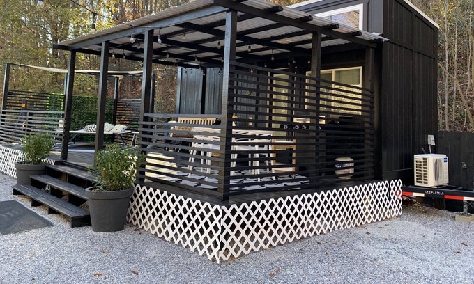 Old Fort Casa | Cozy Tiny House near Asheville, Black Mountain with FAST WIFI and a 30' deck